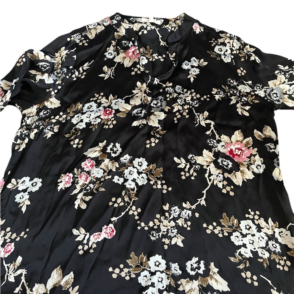 Maurices Floral Black Long Sleeve Polyester V-Neck Pullover Blouse